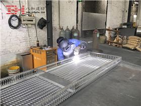鋁單板廠家講解鋁單板加工工藝 - 焊接 鋁單板廠家講解鋁單板加工工藝 - 焊接