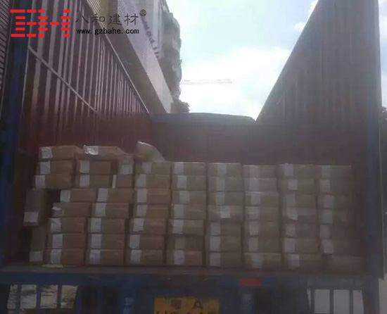 【發(fā)貨】新城廣場木紋型材鋁方通產品裝車