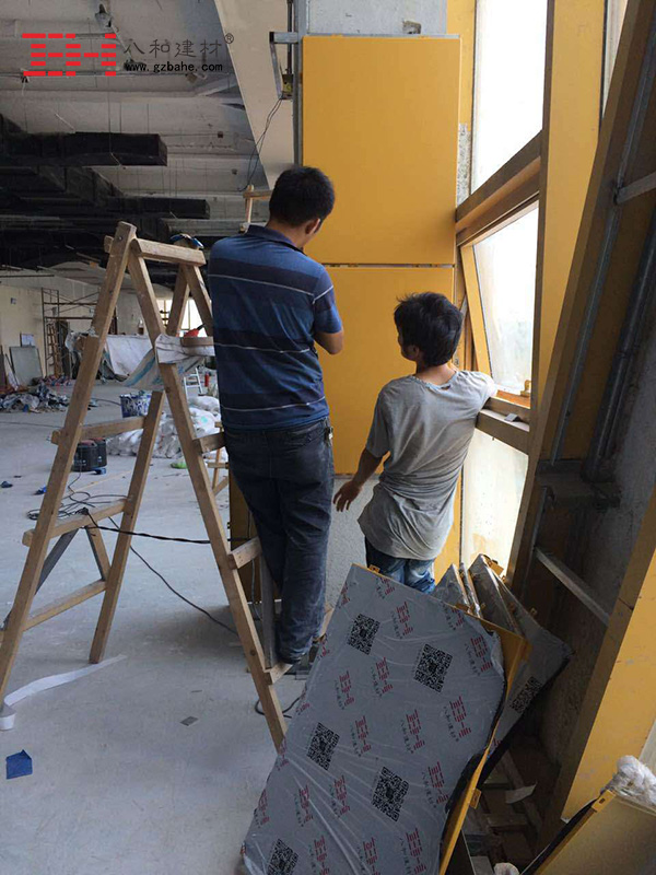 【圓大廈施工現(xiàn)場】室內(nèi)方形包柱鋁單板安裝 【圓大廈施工現(xiàn)場】室內(nèi)方形包柱鋁單板安裝