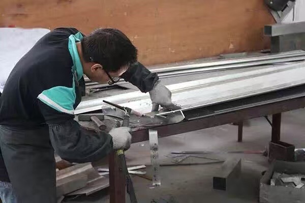 弧形鋁方通 八和建材可以做得很完美4 弧形鋁方通 八和建材可以做得很完美4