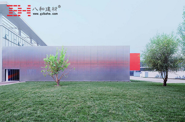 北京經(jīng)開(kāi)智匯園新媒體展示中心-外墻金屬穿孔板2