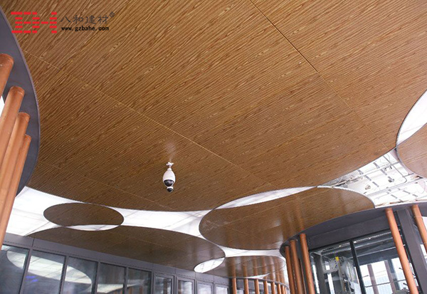 八和建材仿木紋鋁單板，點(diǎn)亮建筑的無限生機(jī)！